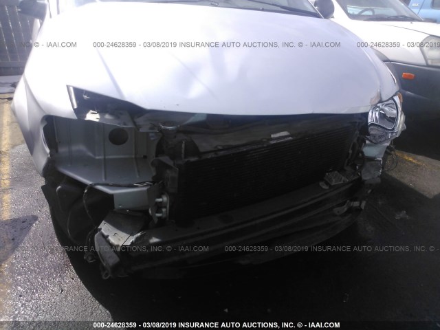 1C4GJ25G91B120270 - 2001 CHRYSLER VOYAGER SILVER photo 6