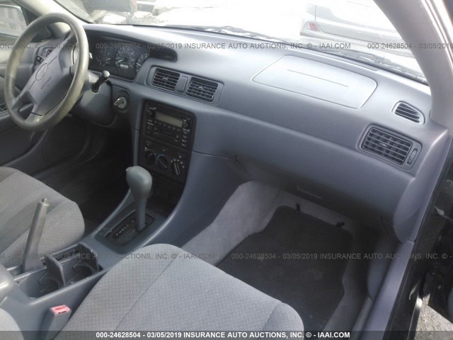 JT2BG22K4Y0509138 - 2000 TOYOTA CAMRY CE/LE/XLE GRAY photo 5