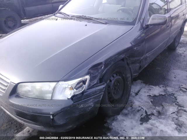 JT2BG22K4Y0509138 - 2000 TOYOTA CAMRY CE/LE/XLE GRAY photo 6