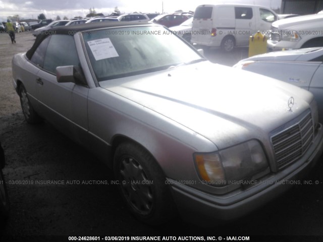 WDBEA66E1SC223205 - 1995 MERCEDES-BENZ E 320 SILVER photo 1