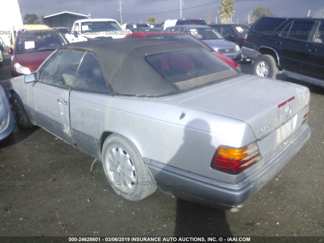 WDBEA66E1SC223205 - 1995 MERCEDES-BENZ E 320 SILVER photo 3