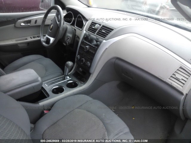 1GNLVFED1AJ207058 - 2010 CHEVROLET TRAVERSE LT SILVER photo 5