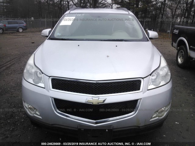 1GNLVFED1AJ207058 - 2010 CHEVROLET TRAVERSE LT SILVER photo 6