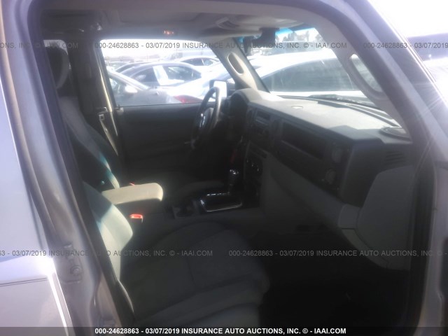 1J8HH48P17C673000 - 2007 JEEP COMMANDER SILVER photo 5