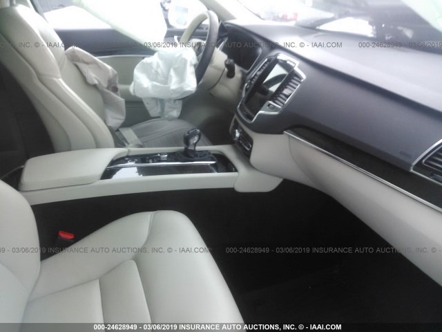 YV4A22PK9J1329208 - 2018 VOLVO XC90 T6 WHITE photo 5