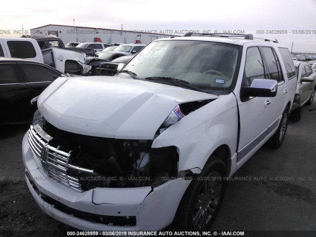 5LMJJ2H52BEJ08065 - 2011 LINCOLN NAVIGATOR 白色 照片 2