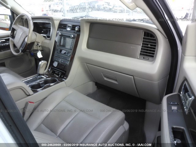 5LMJJ2H52BEJ08065 - 2011 LINCOLN NAVIGATOR 白色 照片 5