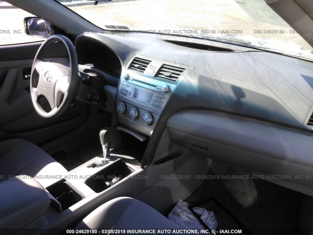 4T1BF3EK3AU042462 - 2010 TOYOTA CAMRY SE/LE/XLE 灰色 照片 5