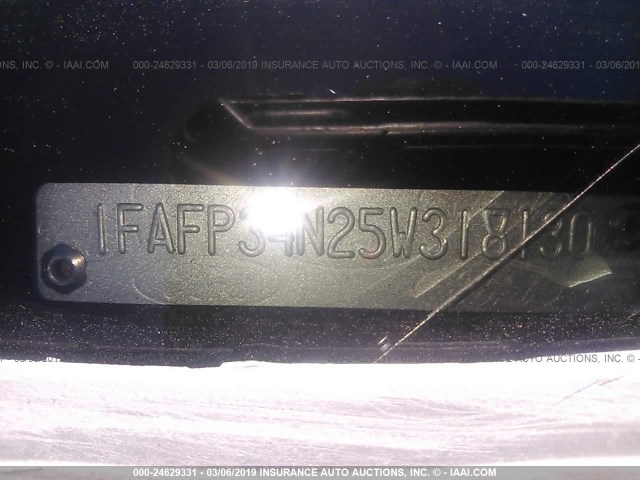 1FAFP34N25W318130 - 2005 FORD FOCUS ZX4 SILVER photo 9