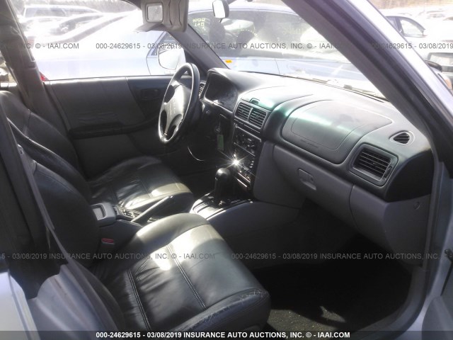 JF1SF65622H752185 - 2002 SUBARU FORESTER S SILVER photo 5