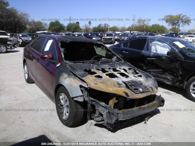 4T1BF1FK1HU762985 - 2017 TOYOTA CAMRY LE/XLE/SE/XSE RED photo 1