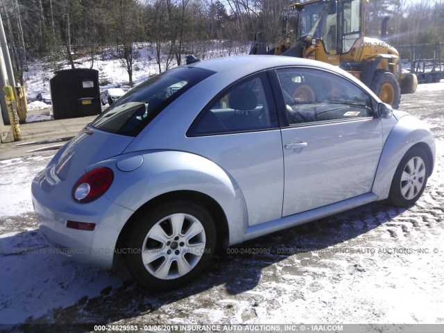 3VWPG3AG3AM023128 - 2010 VOLKSWAGEN NEW BEETLE Blau Foto 4