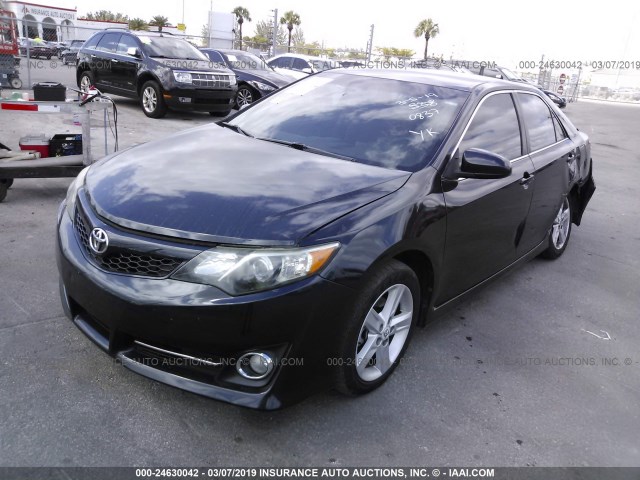 4T1BF1FK0DU290837 - 2013 TOYOTA CAMRY L/SE/LE/XLE 黑色 照片 2