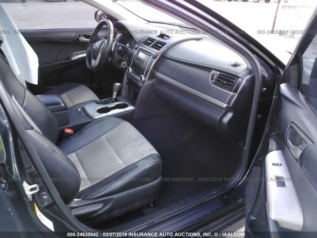 4T1BF1FK0DU290837 - 2013 TOYOTA CAMRY L/SE/LE/XLE 黑色 照片 5