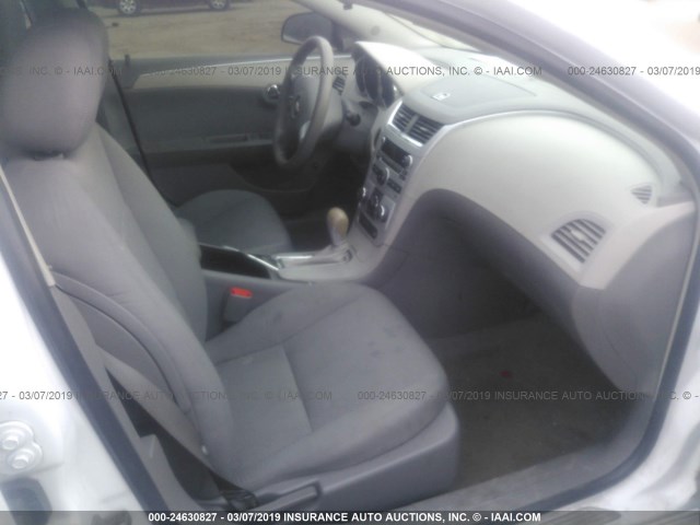 1G1ZG57B19F103938 - 2009 CHEVROLET MALIBU LS WHITE photo 5