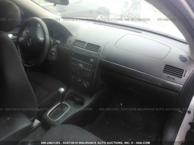 1G2AL15F477241922 - 2007 PONTIAC G5 WHITE photo 5