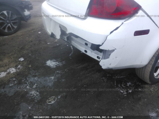 1G2AL15F477241922 - 2007 PONTIAC G5 WHITE photo 6