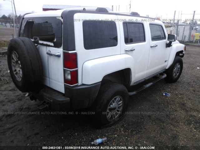 5GTDN136268108292 - 2006 HUMMER H3 WHITE photo 4