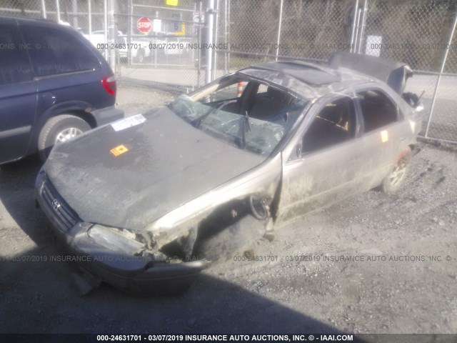 JT2BF22K0X0200347 - 1999 TOYOTA CAMRY LE/XLE Champagne photo 2