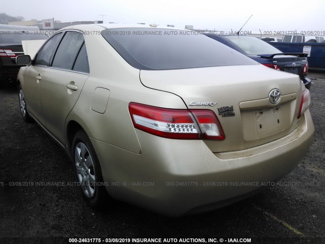 4T4BF3EK1AR047908 - 2010 TOYOTA CAMRY SE/LE/XLE GOLD photo 3