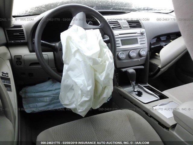 4T4BF3EK1AR047908 - 2010 TOYOTA CAMRY SE/LE/XLE GOLD photo 5