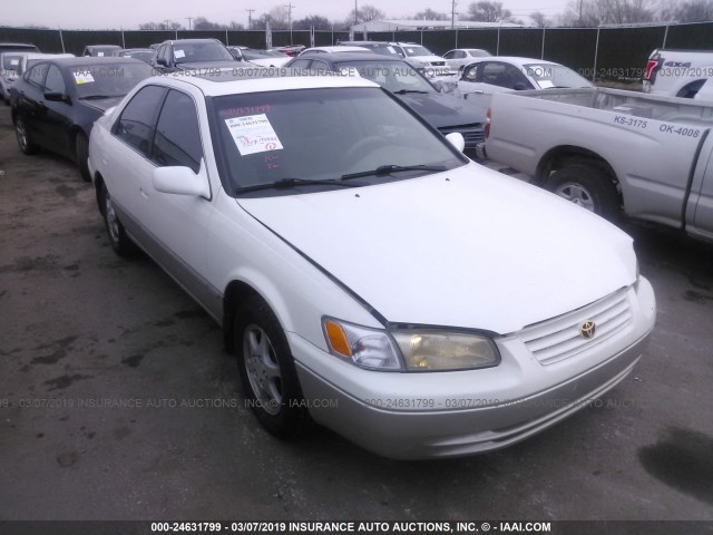 JT2BG28K2X0374618 - 1999 TOYOTA CAMRY LE/XLE 白色 照片 1