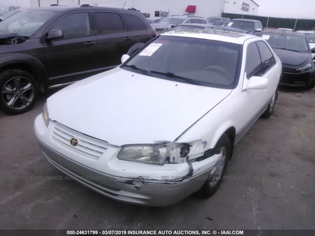 JT2BG28K2X0374618 - 1999 TOYOTA CAMRY LE/XLE 白色 照片 2