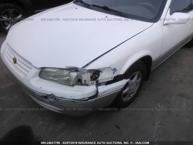 JT2BG28K2X0374618 - 1999 TOYOTA CAMRY LE/XLE 白色 照片 6
