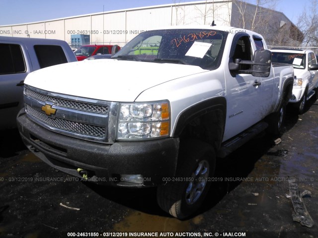 1GCRKSE73DZ172284 - 2013 CHEVROLET SILVERADO K1500 LT WHITE photo 2