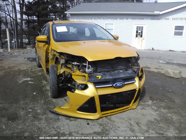 1FAHP3F29CL283578 - 2012 FORD FOCUS SE YELLOW photo 6