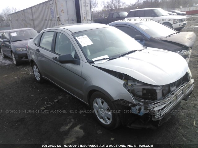 1FAHP34N28W195121 - 2008 FORD FOCUS S/SE SILVER photo 1