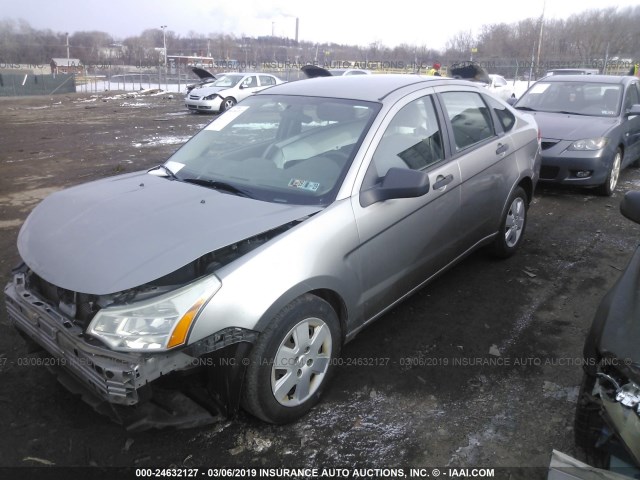 1FAHP34N28W195121 - 2008 FORD FOCUS S/SE SILVER photo 2