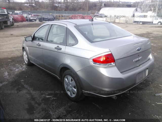 1FAHP34N28W195121 - 2008 FORD FOCUS S/SE SILVER photo 3