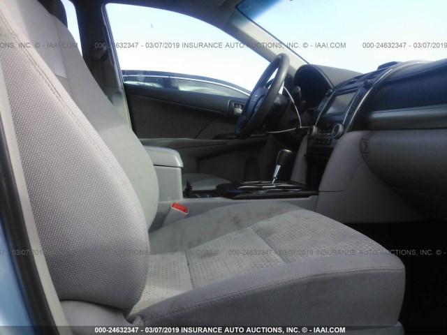 4T4BF1FK3DR295276 - 2013 TOYOTA CAMRY L/SE/LE/XLE Açıq mavi foto 5