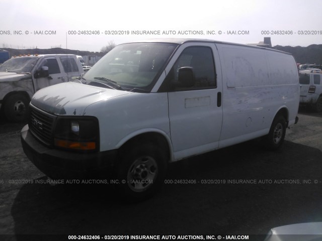 1GTGG25C181109873 - 2008 GMC SAVANA G2500 WHITE photo 2