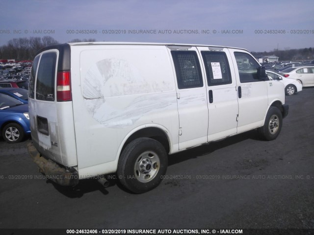 1GTGG25C181109873 - 2008 GMC SAVANA G2500 WHITE photo 4