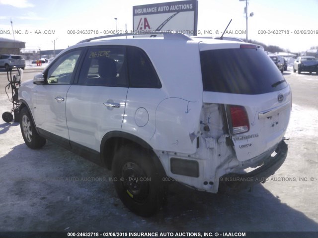 5XYKT3A14BG125699 - 2011 KIA SORENTO LX WHITE photo 3