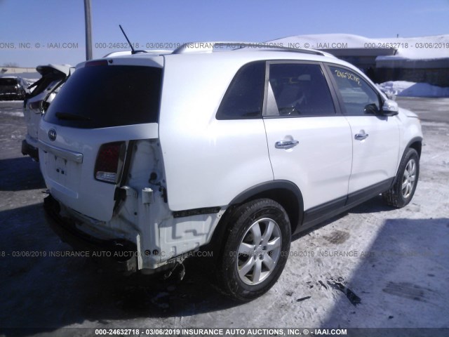 5XYKT3A14BG125699 - 2011 KIA SORENTO LX WHITE photo 4