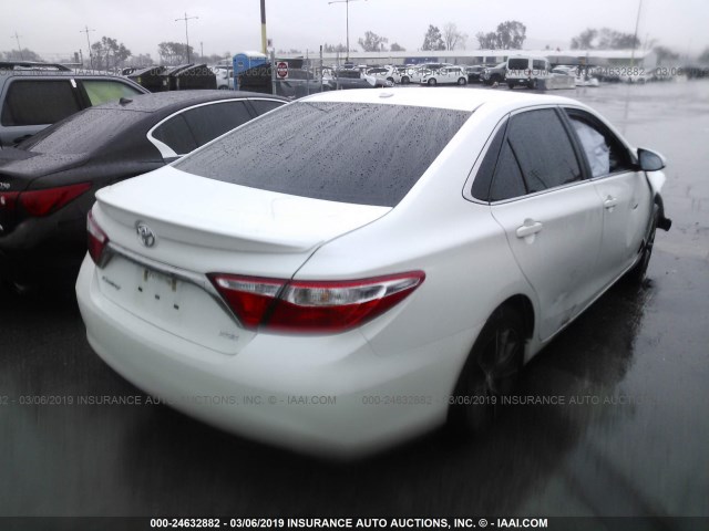4T1BF1FK1HU629305 - 2017 TOYOTA CAMRY LE/XLE/SE/XSE WHITE photo 4