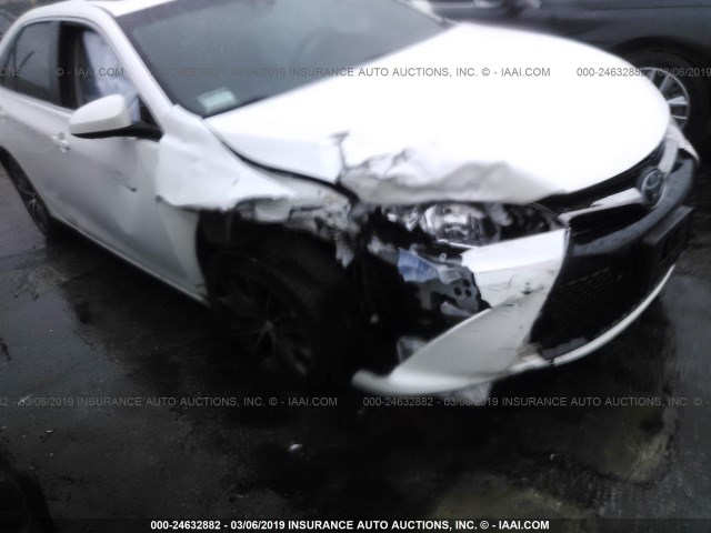 4T1BF1FK1HU629305 - 2017 TOYOTA CAMRY LE/XLE/SE/XSE WHITE photo 6