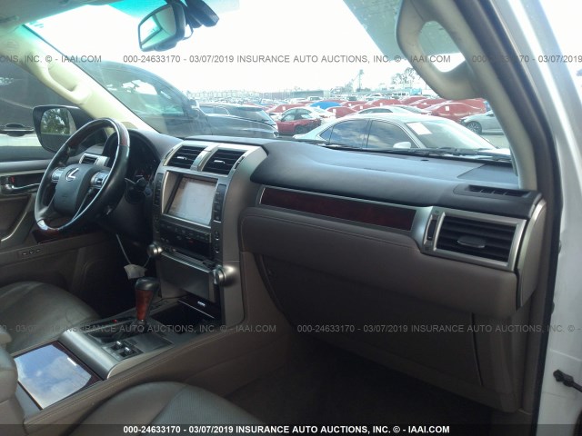 JTJBM7FX3B5021437 - 2011 LEXUS GX WHITE photo 5