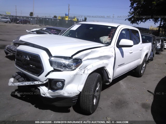 3TMAZ5CN1JM062407 - 2018 TOYOTA TACOMA DBL CAB/SR5/TRD SPORT/OR WHITE photo 2