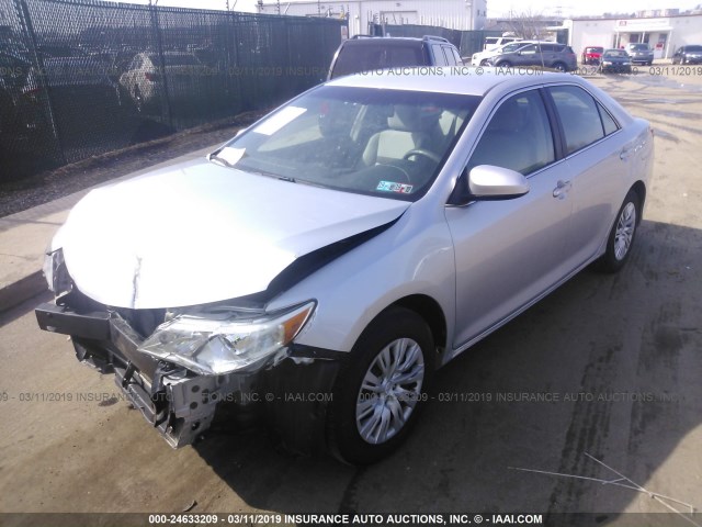4T4BF1FK7ER372698 - 2014 TOYOTA CAMRY L/SE/LE/XLE SILVER photo 2