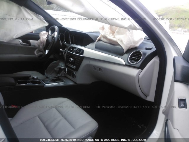 WDDGF4HB2DR297404 - 2013 MERCEDES-BENZ C 250 WHITE photo 5