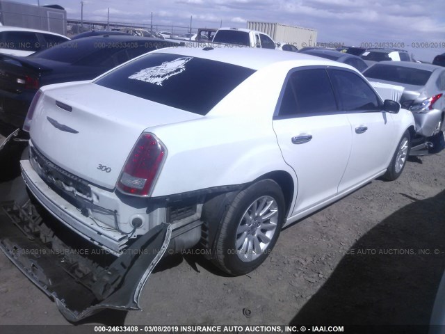 2C3CCAAGXCH114176 - 2012 CHRYSLER 300 WHITE photo 4