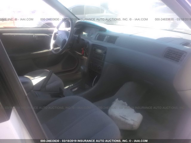 4T1BG22K6YU925669 - 2000 TOYOTA CAMRY CE/LE/XLE 白色 照片 5