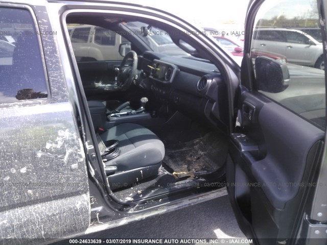 3TMCZ5AN4HM049852 - 2017 TOYOTA TACOMA DBL CAB/SR/TRDSPT/OR/PRO ნაცრისფერი ფოტო 5