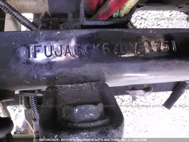 1FUJA6CK67DV31751 - 2007 FREIGHTLINER CONVENTIONAL COLUMBIA WHITE photo 9