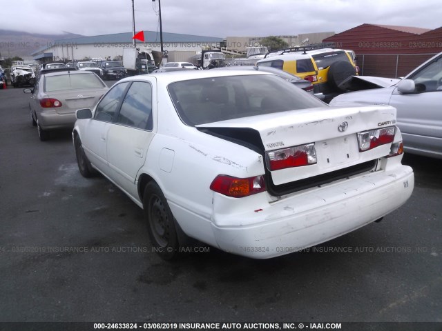 JT2BG22K310585505 - 2001 TOYOTA CAMRY CE/LE/XLE WHITE photo 3