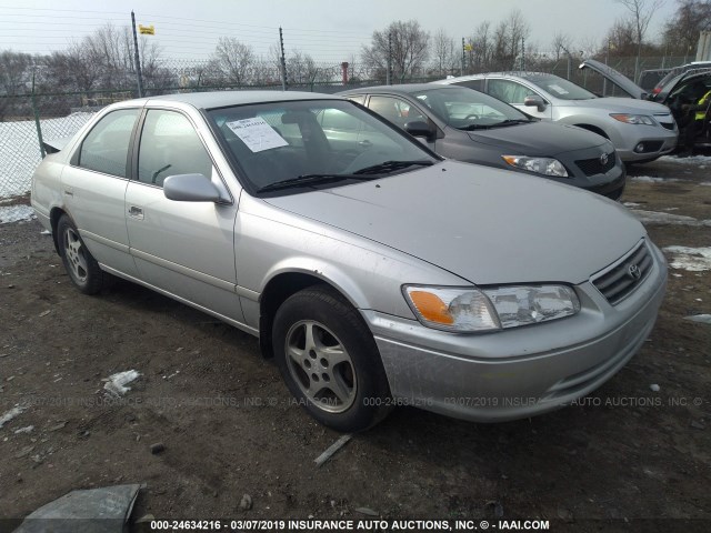 4T1BF22K51U959515 - 2001 TOYOTA CAMRY LE/XLE 银色 照片 1